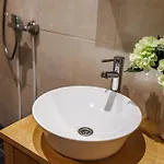 Mugav Roduga Kodu Linnas Koos Tasuta Wifi, Tv & Parkimisega Ootab Sind! *