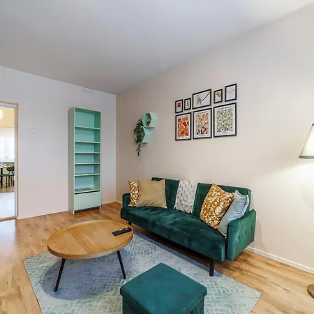 Mugav Roduga Kodu Linnas Koos Tasuta Wifi, Tv & Parkimisega Ootab Sind! Apartmán