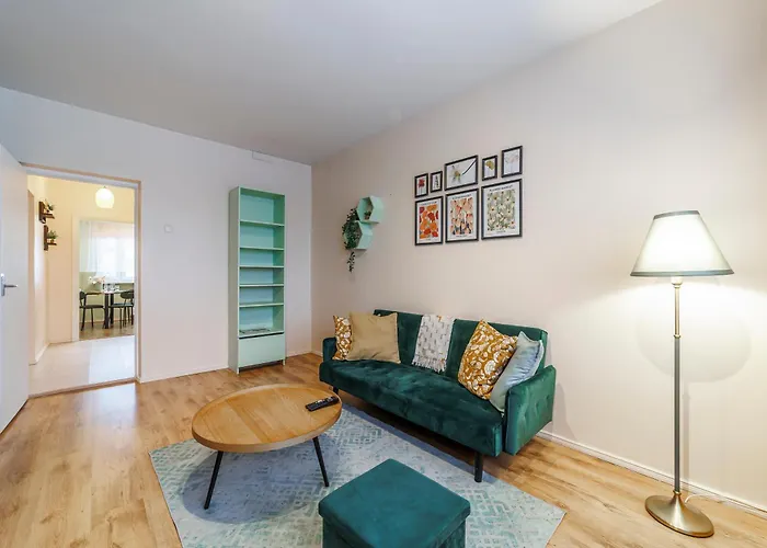 Mugav Roduga Kodu Linnas Koos Tasuta Wifi, Tv & Parkimisega Ootab Sind! Apartament